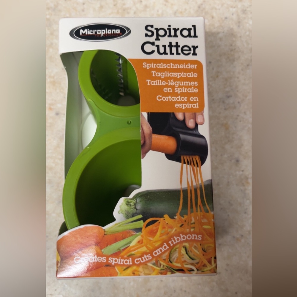 Microplane Spiral Cutter in Green